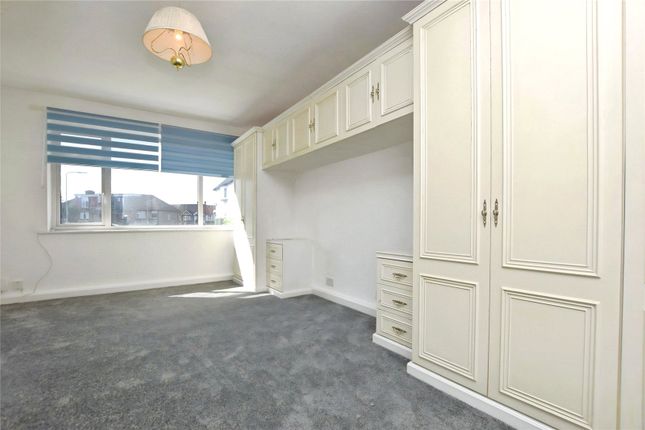 32, Chadwell Heath Lane, Romford photo 4