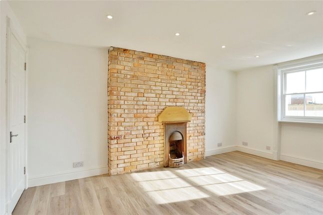 Flat 2, 98, High Street, Dorset photo 3