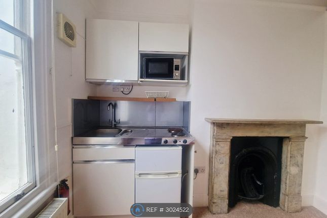 Flat, London photo 4