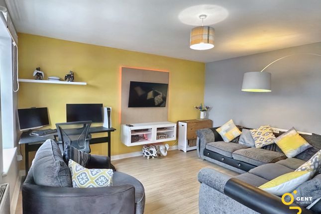 Flat for sale in Violet Close, Cannock