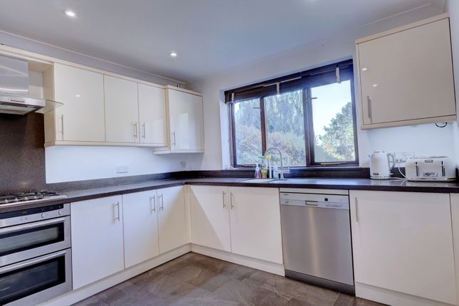 5, Lacey Drive, High Wycombe photo 3