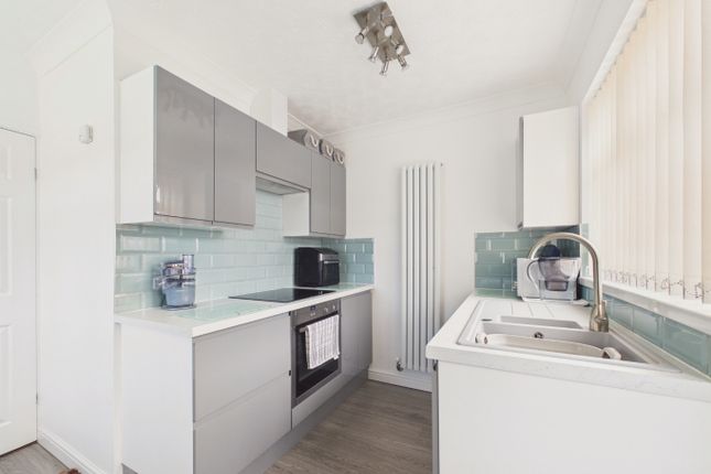 35 Chestnut Garth, Burton Pidsea, East Riding of Yorkshire photo 4