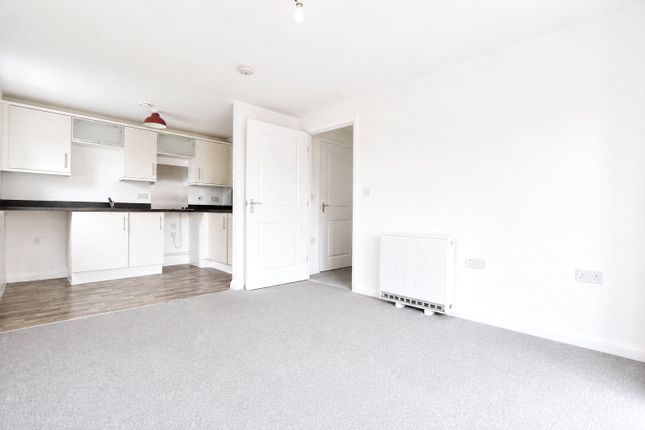 Flat 2, River Court, 62, Albert Way, East Cowes photo 2