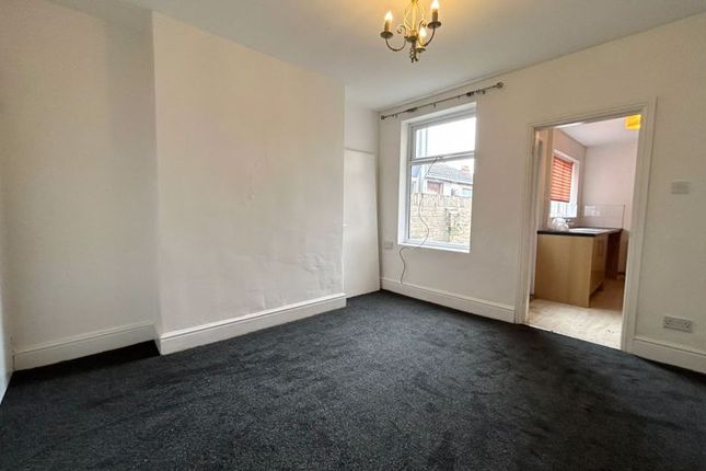 Semi-detached house to rent in Belmont Street, Scunthorpe