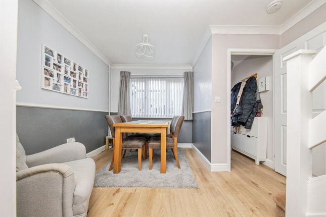 86, Holcombe Crescent, Ipswich photo 4
