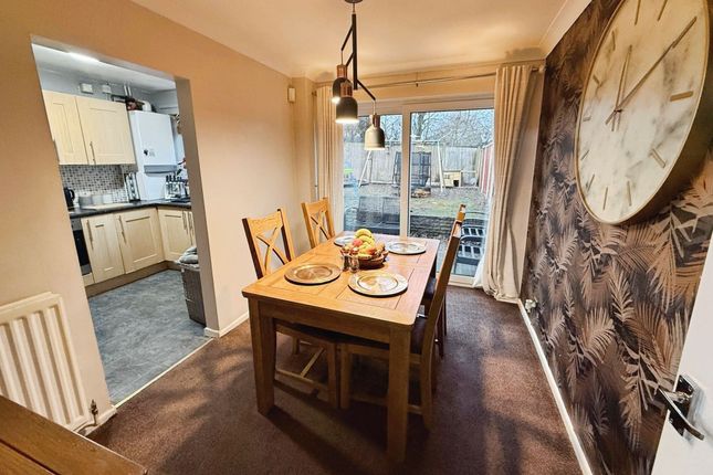 5 Hilton Close, Telford photo 4