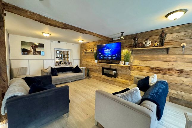 32, Stone Street, Carmarthenshire photo 3