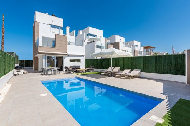 Thumbnail Villa for sale in 03140 Guardamar Del Segura, Alicante, Spain