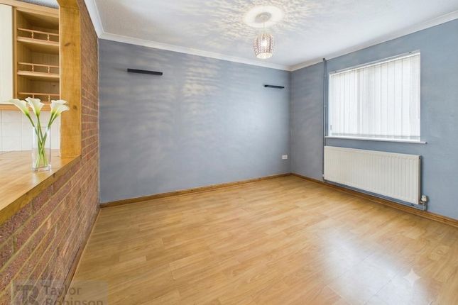 8, Woodcourt, Crawley photo 4