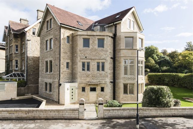 Thumbnail Flat to rent in Beckford Road, Bath
