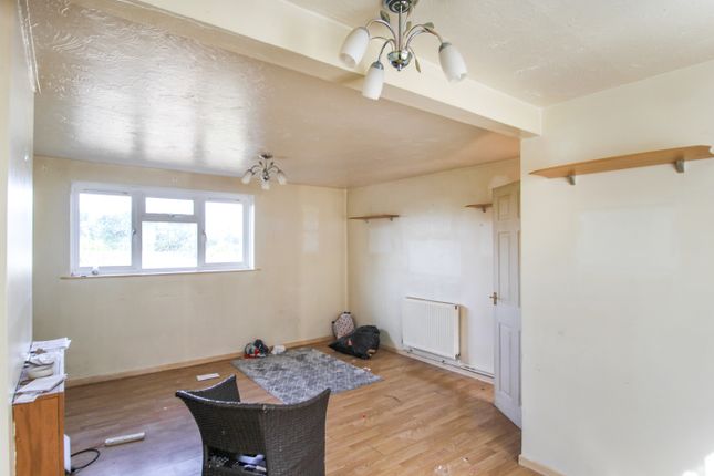45, Churchill Avenue, Salisbury photo 3