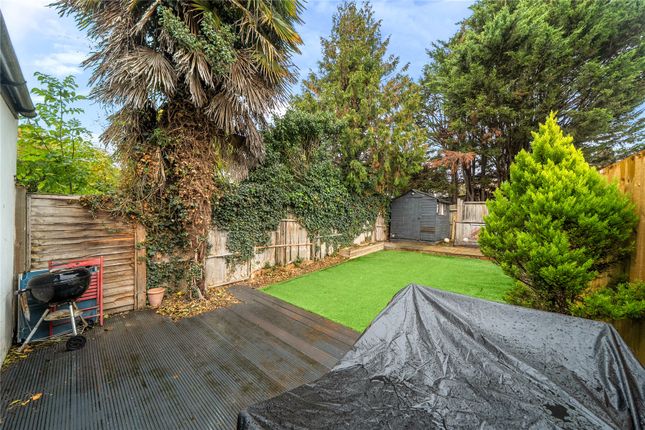 Barnsbury Crescent, Surbiton photo 4