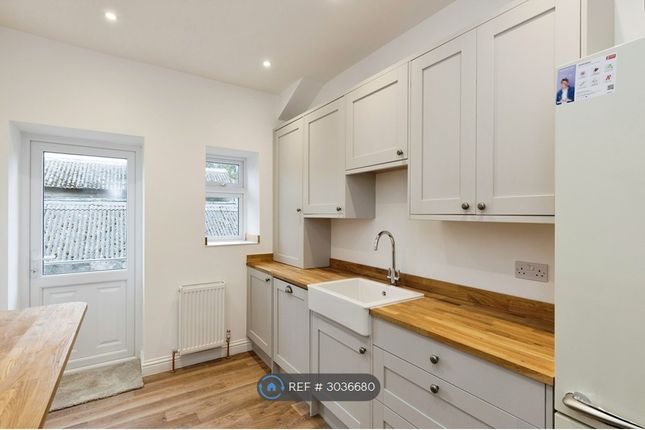 1-bed flat on Flat  Old School House, The Avenue, Cirencester, £1,275/mo