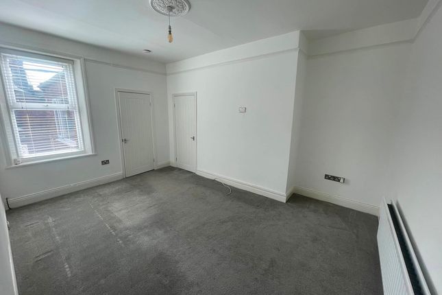 14 Park Crescent East, North Shields photo 2