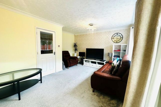 35, Moore Close, Coventry photo 5