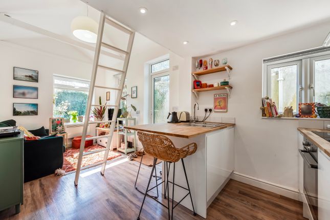 Studio flat on 76a, North Walls, Hampshire, England, £190,000