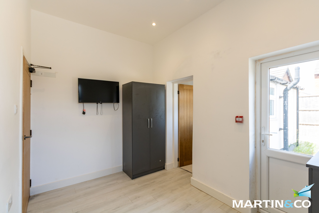 Flat A, 65, Bloxwich Road South, Willenhall photo 3