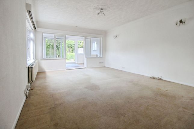9 Highridge Close, Swindon photo 4