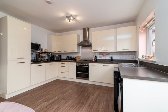 9 Redwood Close, Coalville photo 4