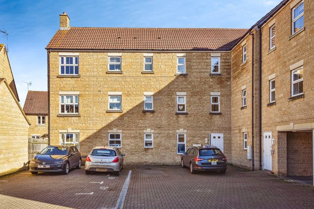 43, Nuthatch Road, Calne photo 2