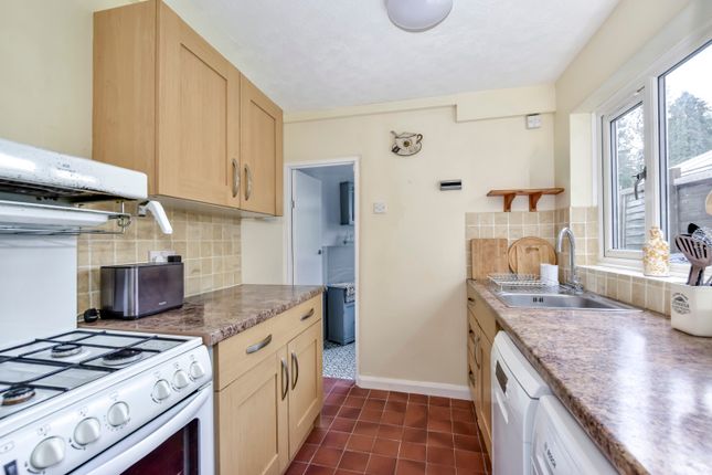 34, Cardiff Road, Watford photo 3