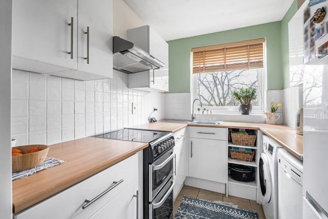 44 Tasman Court,, Staines Road West, Surrey photo 4