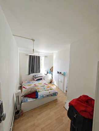 Flat Flat 32, Bullen House, Collingwood Street, London photo 4