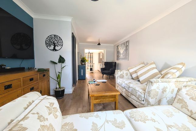 22, Heol Treferig, PONTYPRIDD photo 3
