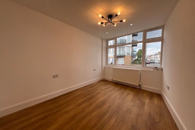 Thumbnail Duplex to rent in Clifford Road, London