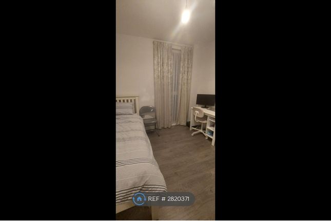 Minnow Apartments, Sherwood Close, London photo 3