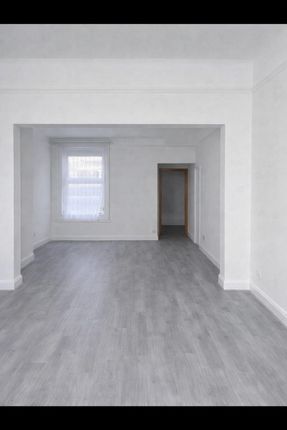 138 Lymington Avenue,, Lymington Avenue, London photo 4