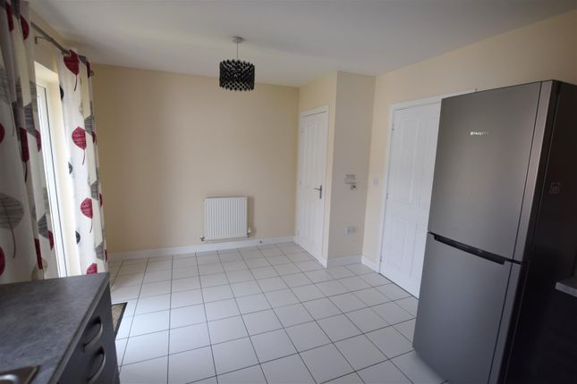 14, Horsley Close, Swindon photo 5