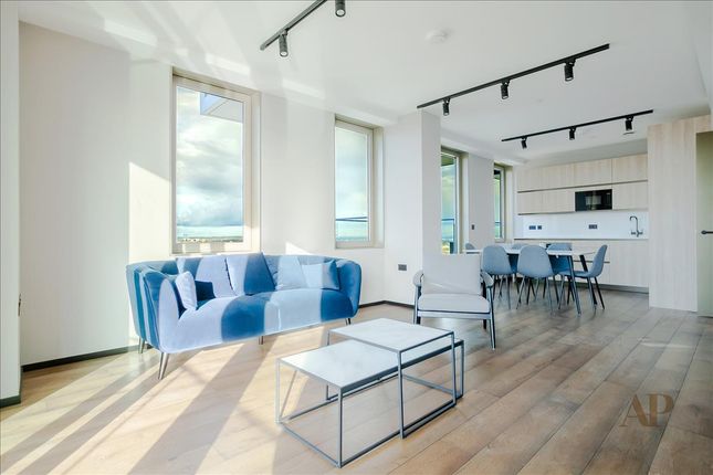 Flat to rent in Stage Apartments, 22 Hewett Street, Shoreditch, London