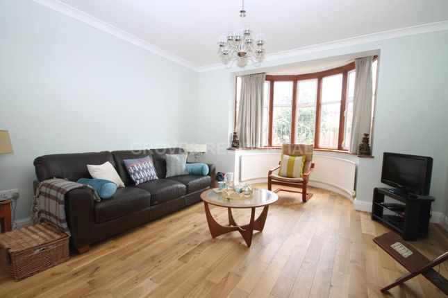 3, Mayfair Avenue, Worcester Park photo 2