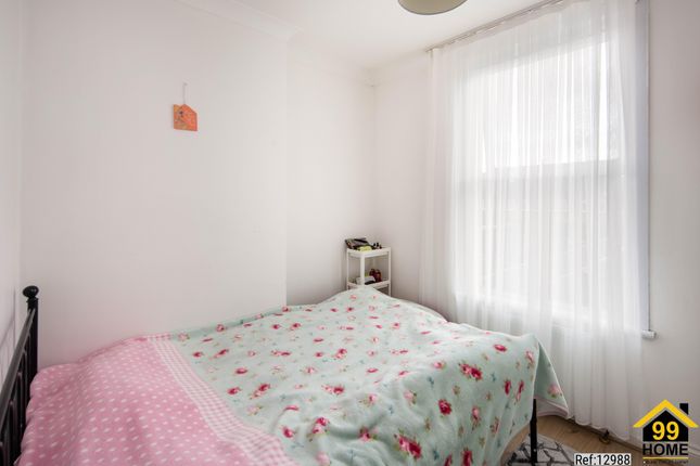 Flat for sale in South Woodford, London