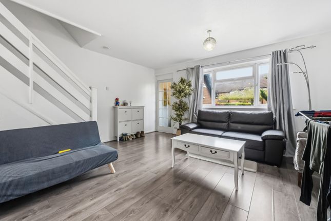 74, Herald Walk, Dartford photo 3