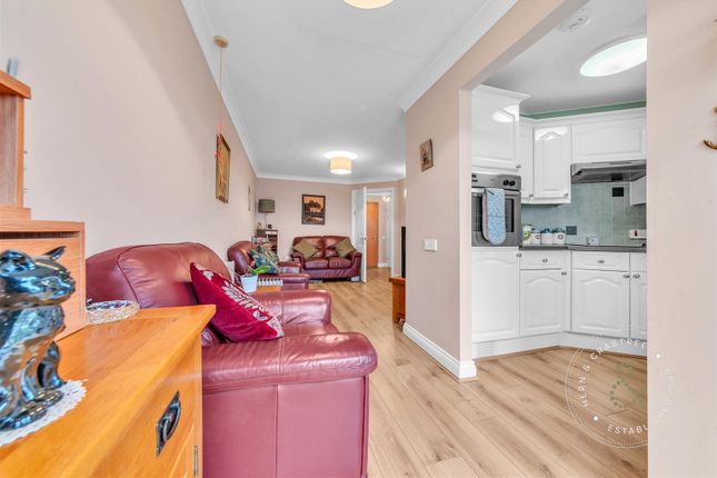 28 Birch Court, Latteys Close, Cardiff photo 4