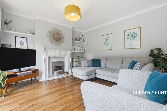 12 Ilfracombe Crescent, Hornchurch photo 2