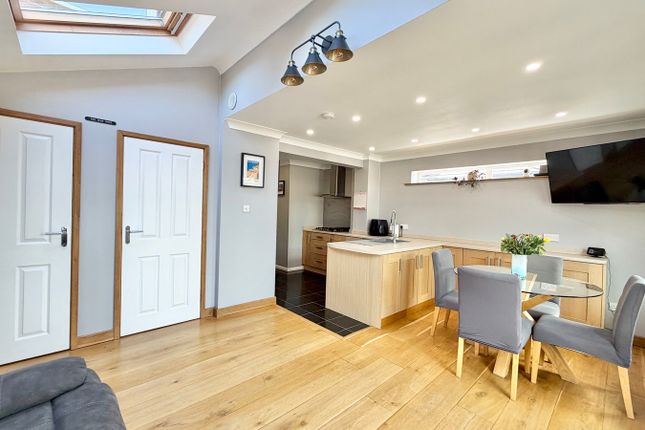 West Cottage, Cooden Drive, Bexhill-on-Sea photo 4