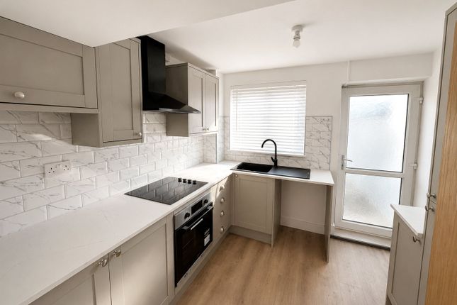 8, Hendre Terrace, Rhondda Cynon Taff photo 4