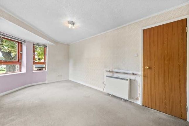 Flat 6, 2 Briarwood Court, Glasgow photo 4