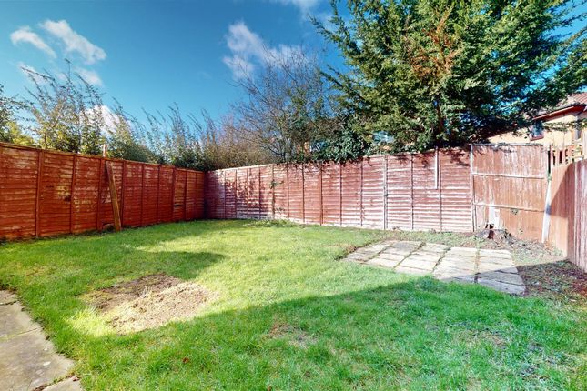 106, Montgomery Crescent, Milton Keynes photo 2