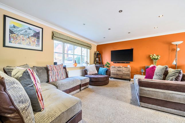 44, Carrisbrooke Way, Saltash photo 2