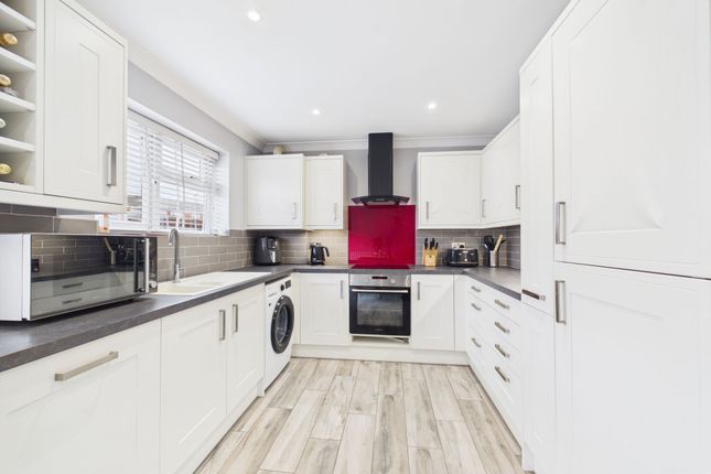 107 Branksome Avenue, Stanford-Le-Hope photo 3