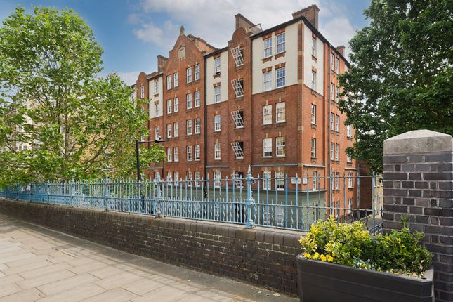 Flat to rent in Taunton Place, London