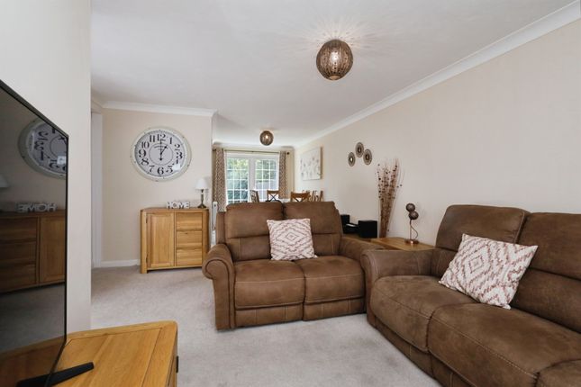 11, Brookmead Close, Eastbourne photo 2