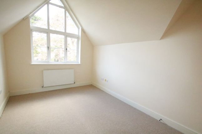 Flat to rent in Woodcote Valley Road, Purley