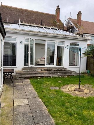 Room to rent in Lymington Road, Highcliffe, Christchurch