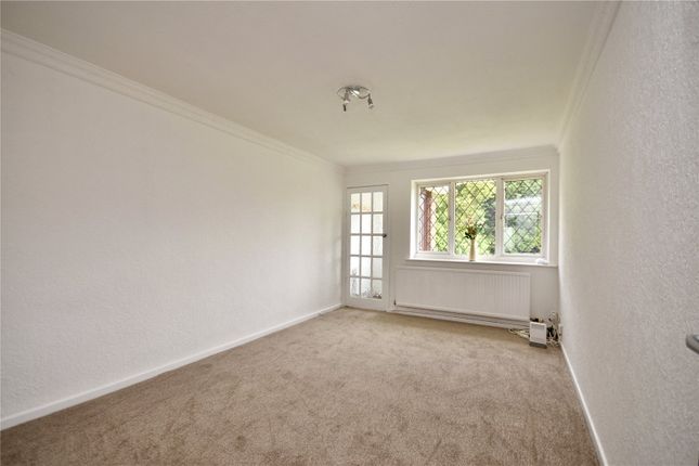 3, Fardale, Oldham photo 4