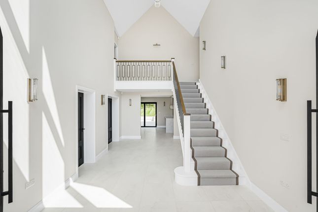 1 Ralliwood Road, Ashtead photo 3